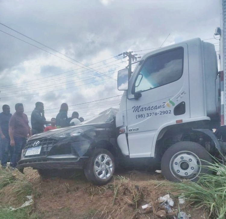 Condutor invade a preferencial e morre atropelado no retorno do Maracanã